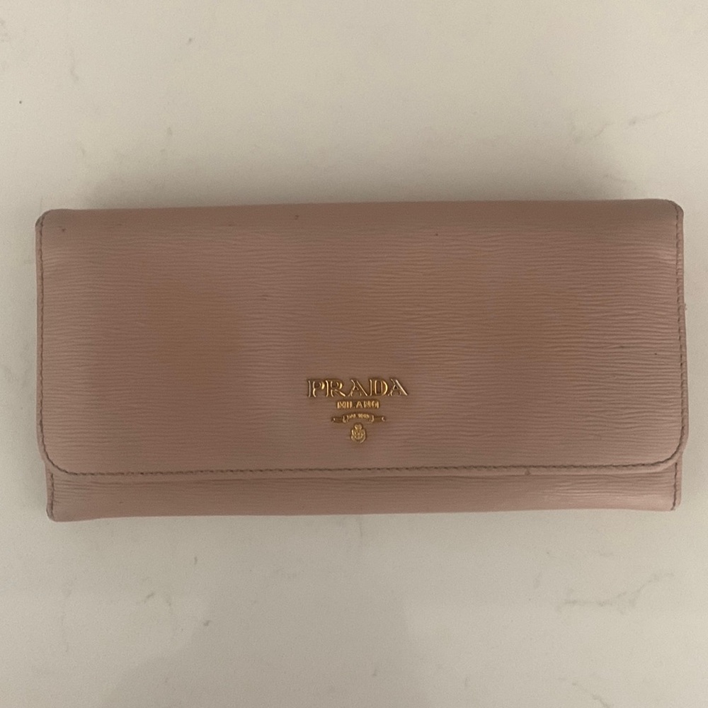 Authentic Prada Wallet. Purchased from Prada, IT